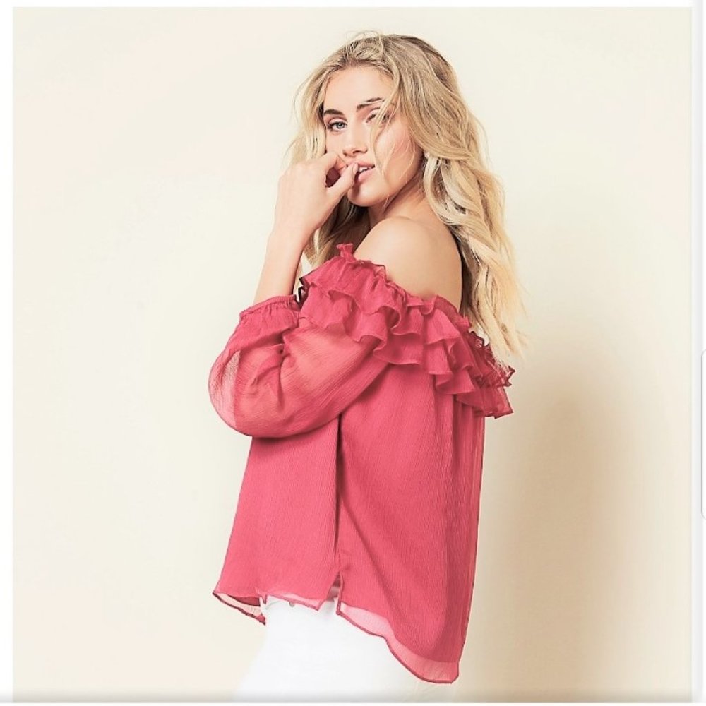 Vince Camuto Ruffled Off The  Shoulder Top. Size XS